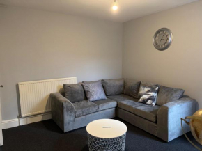 Oxford-House-Sleeps 7-Parking-Garden